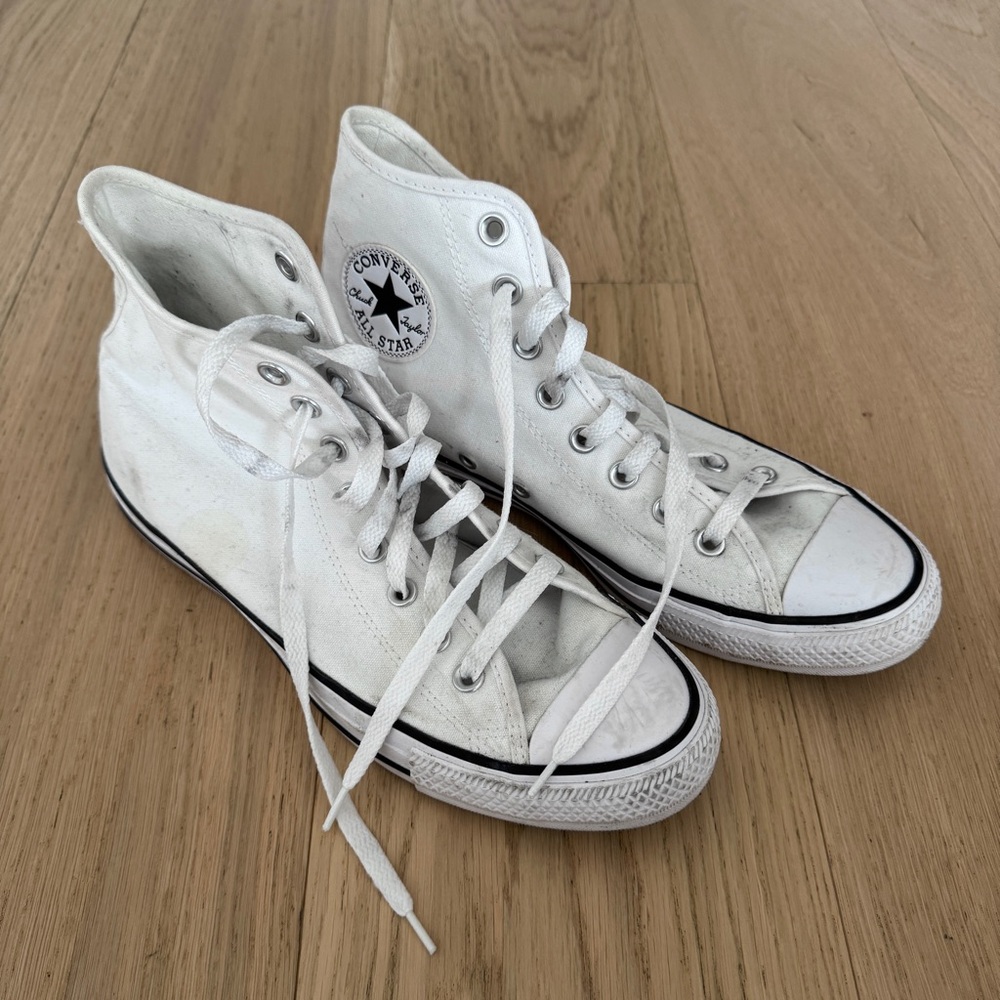 Converse Chuck Taylor Sneakers in White Canvas